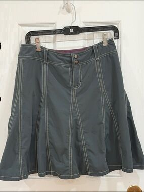 Athleta Dark Gray Circle Skirt with Contrast Stitching size 4
